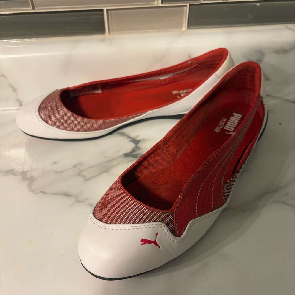 Iconic vintage PUMA FERRARI Y2K 90s 00S cutout leather ballet flats Size 6 US